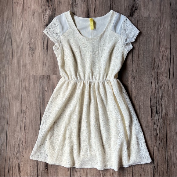Bee Stitched x Francesca’s | Lace White Dress - Picture 2 of 14